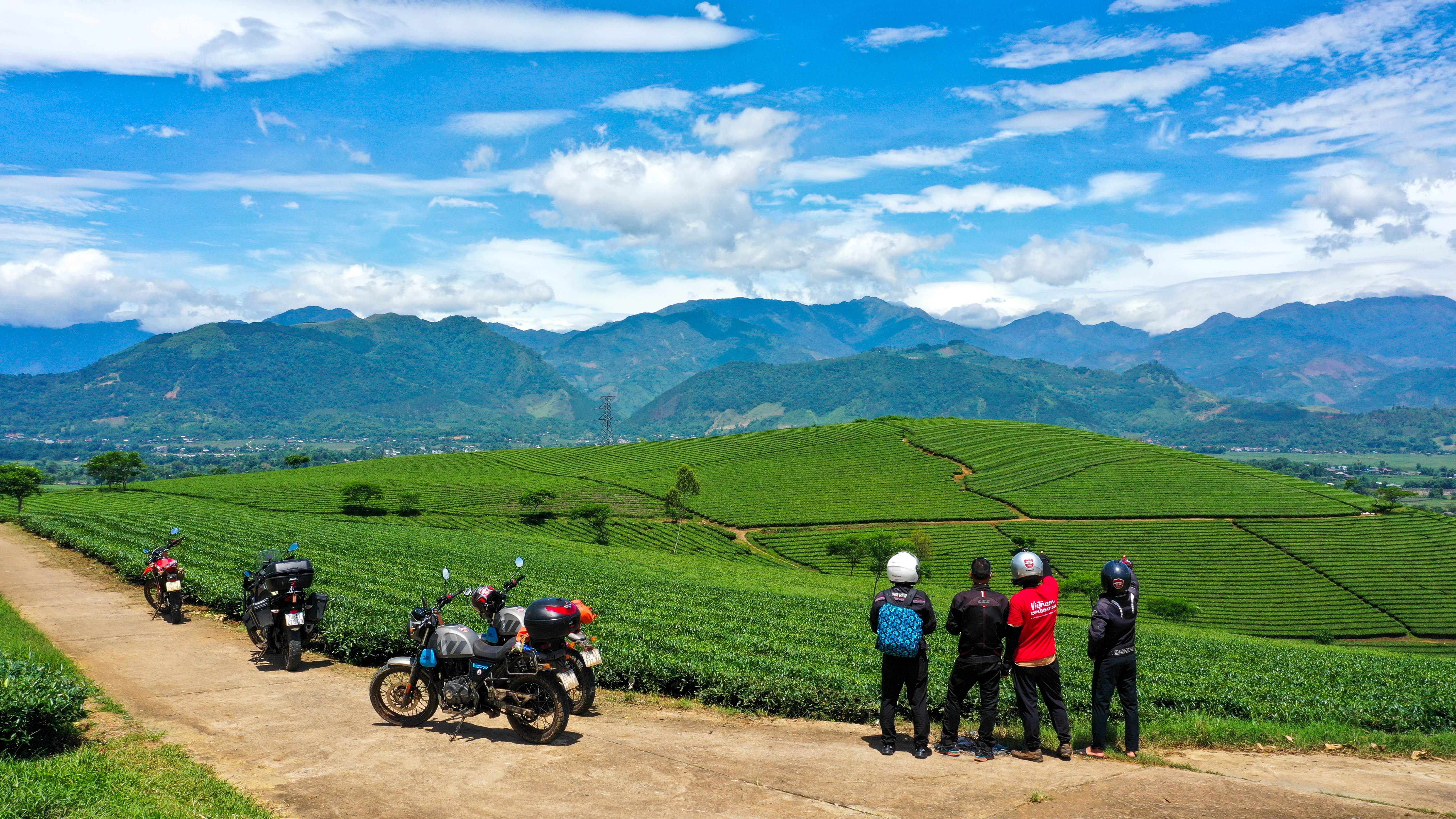 Voyage à moto au Vietnam : les collines de thé vert de Nghia Lo Voyage à moto au Vietnam dans les collines de thé vert de Nghia Lo